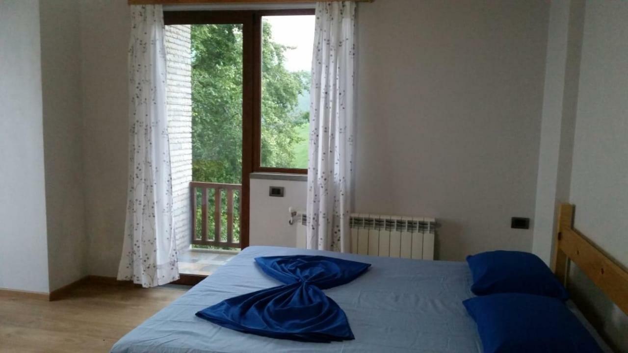 Bujtina E Tomorrit Hotel Ujanik Exterior photo
