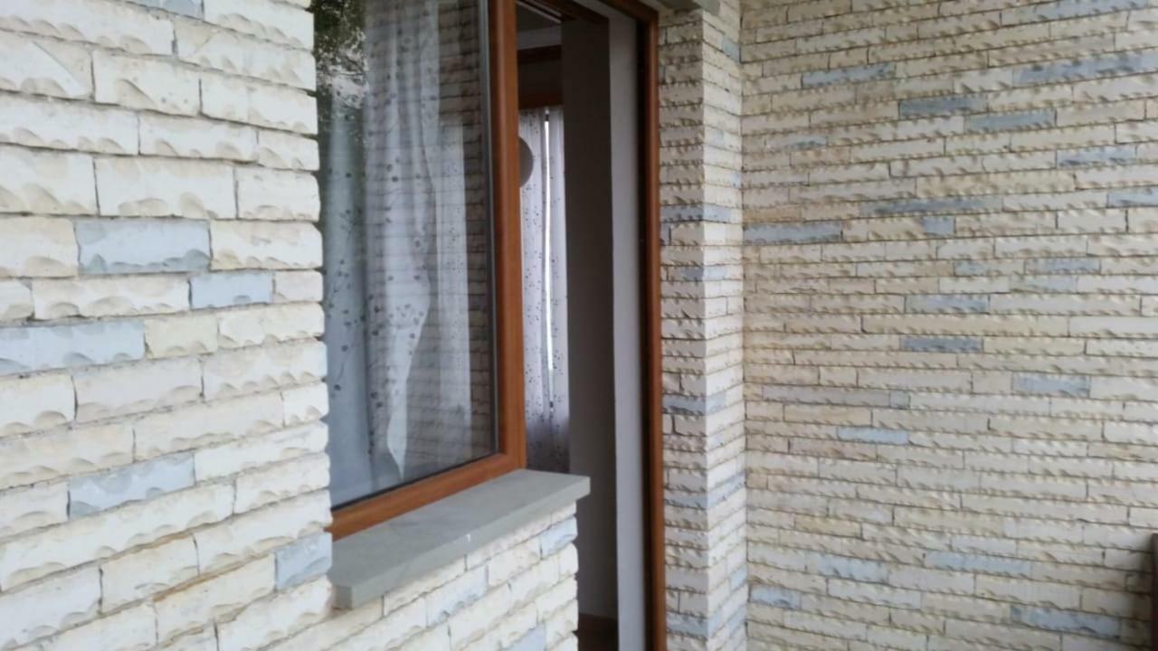 Bujtina E Tomorrit Hotel Ujanik Exterior photo